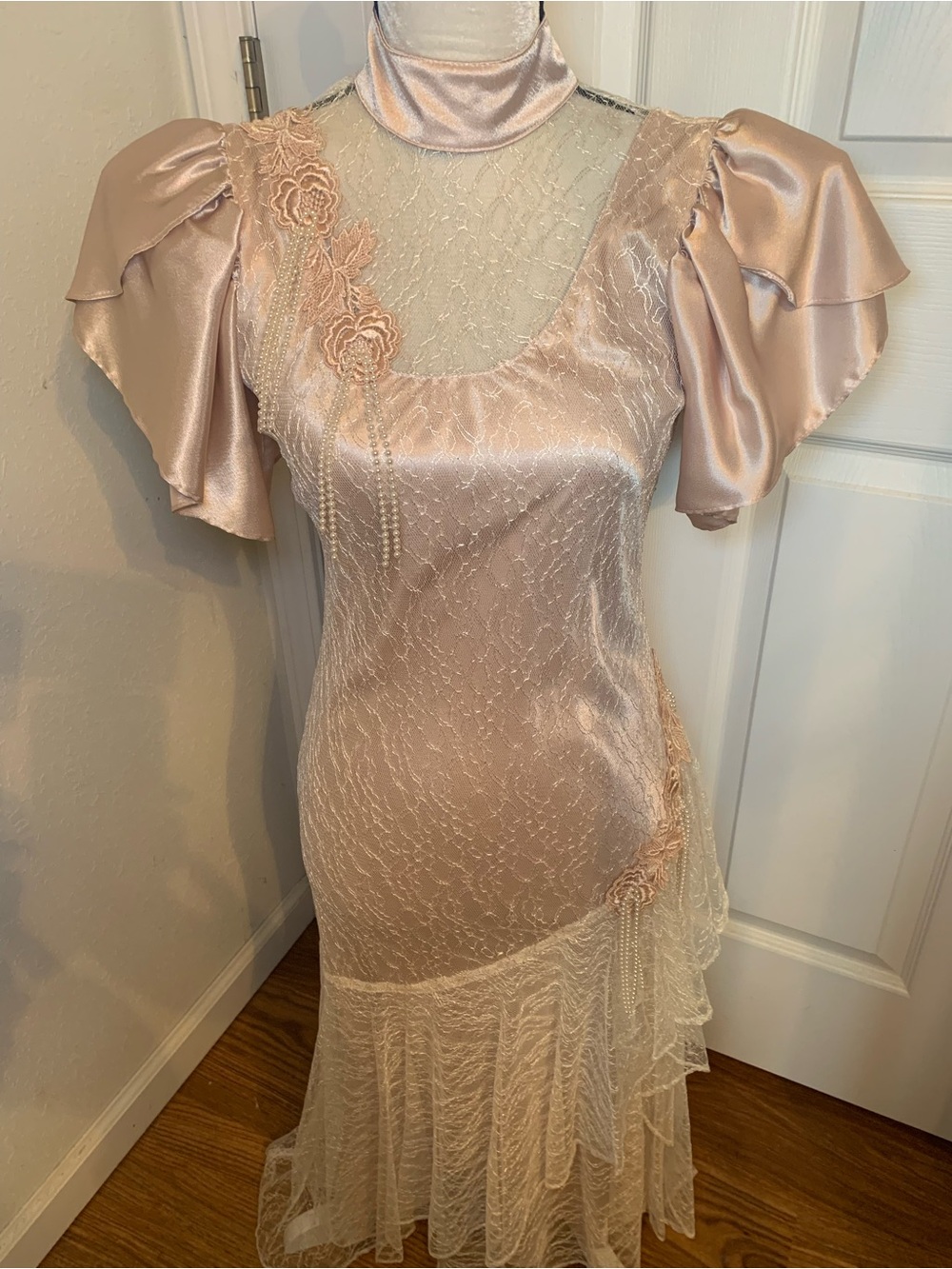 Cachet Women's long dress vintage taupe lace pearls size 3/4 romantic coquette